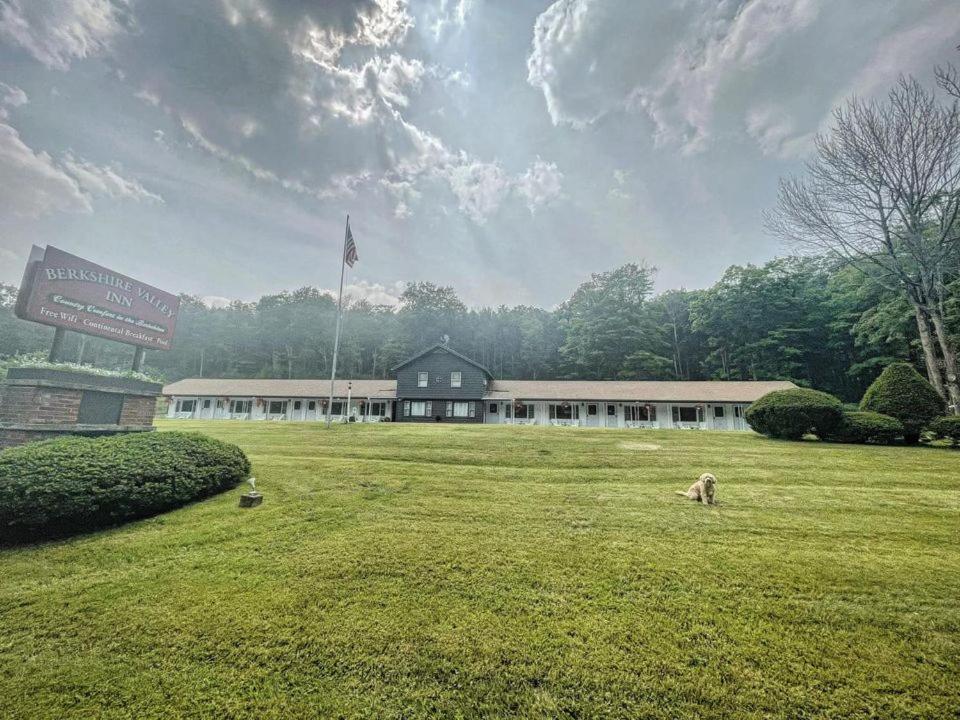 Berkshire Valley Inn North Hancock Exterior foto